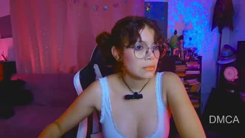 Snapshot of piixiie_d_oll chatting on 04-29-26, 02:48 Andrea G online show from 04-29-26, 02:48