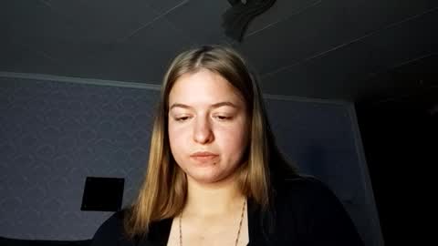 Snapshot of pilarpahnke chatting on 10-11-25, 01:09 Marry online show from 10-11-25, 01:09