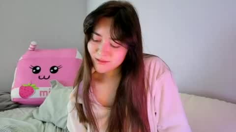 Snapshot of pillogoddess chatting on 06-18-26, 01:06 PilloGoddess online show from 06-18-26, 01:06