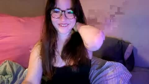 Snapshot of pillogoddess chatting on 07-03-26, 05:03 PilloGoddess online show from 07-03-26, 05:03