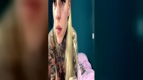 PinaFox online show from 04-25-26, 11:46