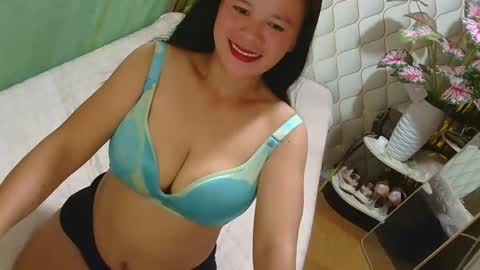 Snapshot of pinay_flor chatting on 04-13-26, 11:05 IM FLOR online show from 04-13-26, 11:05
