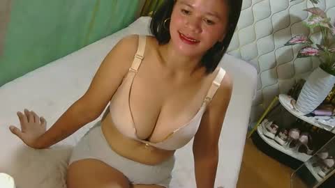 Snapshot of pinay_flor chatting on 04-25-26, 12:46 IM FLOR online show from 04-25-26, 12:46
