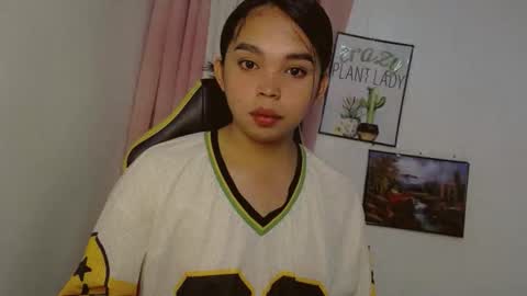 Snapshot of pinay_heart chatting on 12-04-25, 04:33 heart online show from 12-04-25, 04:33