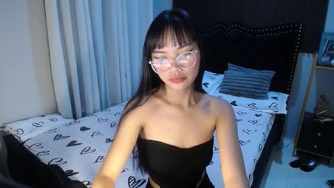 Snapshot of pinay_slutx chatting on 02-19-25, 10:56 dee online show from 02-19-25, 10:56