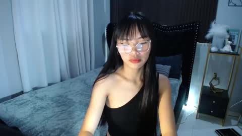 Snapshot of pinay_slutx chatting on 03-05-25, 05:29 dee online show from 03-05-25, 05:29