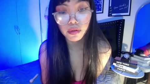 Snapshot of pinay_slutx chatting on 11-24-25, 07:46 dee online show from 11-24-25, 07:46