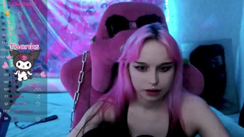 Snapshot of pineapple_dope chatting on 12-20-24, 11:05 Nancy online show from 12-20-24, 11:05