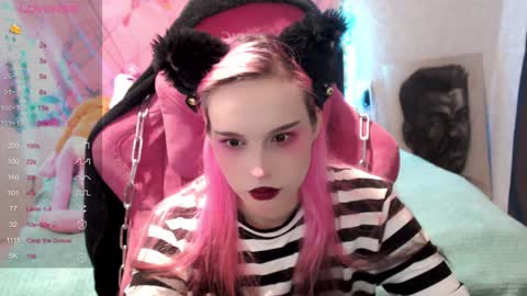 Snapshot of pineapple_dope chatting on 01-15-25, 10:24 Nancy online show from 01-15-25, 10:24