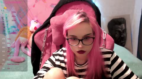 Snapshot of pineapple_dope chatting on 01-16-25, 01:27 Nancy online show from 01-16-25, 01:27