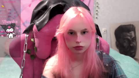 Snapshot of pineapple_dope chatting on 02-12-25, 01:19 Nancy online show from 02-12-25, 01:19