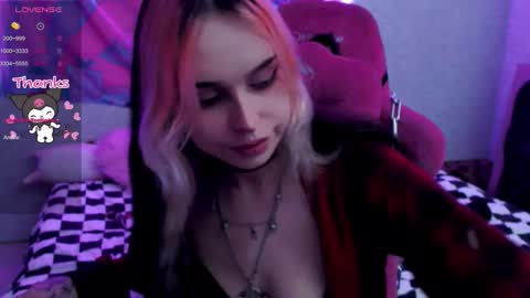 Snapshot of pineapple_dope chatting on 10-14-25, 05:14 Nancy online show from 10-14-25, 05:14