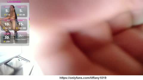 Snapshot of pink__tiffany chatting on 03-22-26, 08:34 tiffany online show from 03-22-26, 08:34