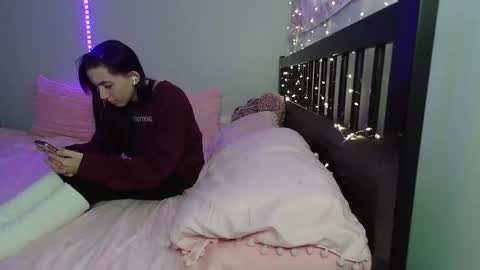 pink_tv online show from 10-30-25, 01:29