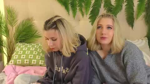 Adele online show from 09-27-25, 10:42