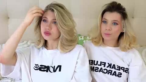 Adele online show from 11-21-25, 08:24