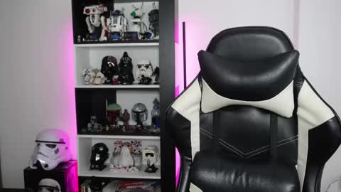 Snapshot of pinkcatlive chatting on 02-01-26, 03:43 Emily online show from 02-01-26, 03:43