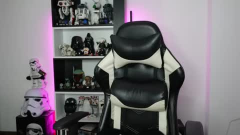 Snapshot of pinkcatlive chatting on 07-11-26, 11:24 Emily online show from 07-11-26, 11:24