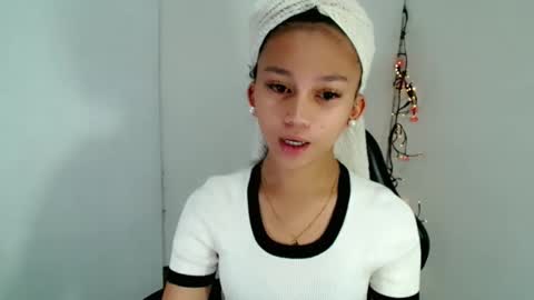 Snapshot of pinkdollbaby_ chatting on 05-07-26, 01:00 pinkdollbaby_ online show from 05-07-26, 01:00