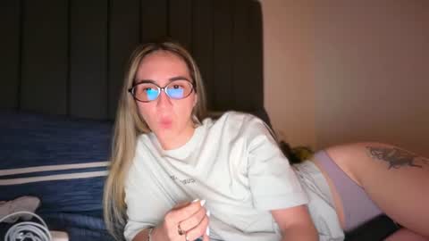 Snapshot of pinkilola chatting on 07-19-26, 03:54 Pinkilola online show from 07-19-26, 03:54