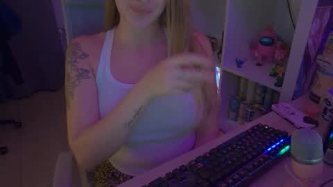 Snapshot of pinkladyx2 chatting on 10-17-25, 09:06 pinkladyx2 online show from 10-17-25, 09:06