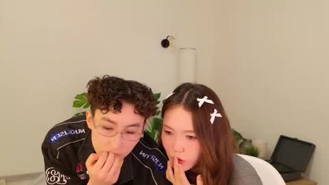 Li long hair and Rude short hair online show from 03-26-26, 08:47