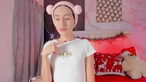 Snapshot of pinky_peach_ chatting on 12-20-25, 03:57 Peachy online show from 12-20-25, 03:57