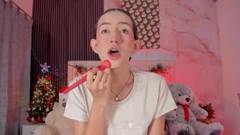 Snapshot of pinky_peach_ chatting on 12-21-25, 03:57 Peachy online show from 12-21-25, 03:57