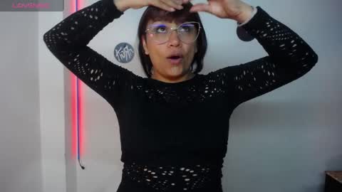Snapshot of pinky_pinky_ chatting on 05-10-26, 06:13 VIOLETA LOPEZ online show from 05-10-26, 06:13
