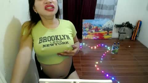 Snapshot of pinky_pussybobby69 chatting on 06-25-26, 03:27 Tina online show from 06-25-26, 03:27