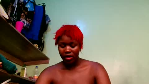 Snapshot of pinkylips_ebony chatting on 06-17-26, 07:48 pinky online show from 06-17-26, 07:48