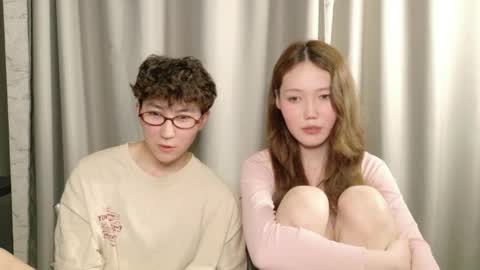 Snapshot of pinkylovers chatting on 06-05-26, 11:21 Li long hair and Ru short hair online show from 06-05-26, 11:21