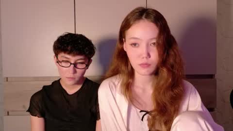 Snapshot of pinkylovers chatting on 06-30-26, 07:26 Li long hair and Ru short hair online show from 06-30-26, 07:26