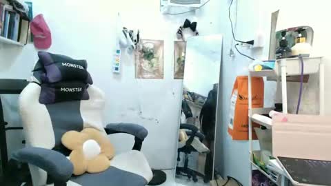 Snapshot of pinkyrosexx chatting on 01-20-25, 12:36 Rose online show from 01-20-25, 12:36