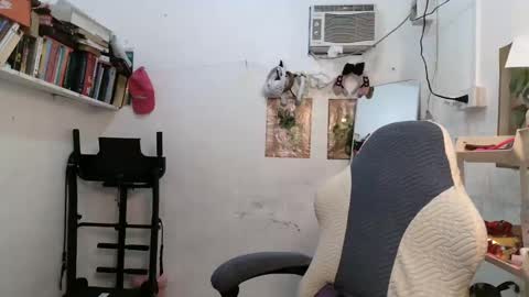 Snapshot of pinkyrosexx chatting on 01-29-25, 05:19 Rose online show from 01-29-25, 05:19