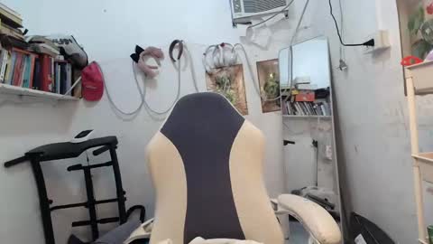 Snapshot of pinkyrosexx chatting on 02-28-25, 12:43 Rose online show from 02-28-25, 12:43