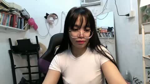 Snapshot of pinkyrosexx chatting on 03-07-25, 11:27 Rose online show from 03-07-25, 11:27
