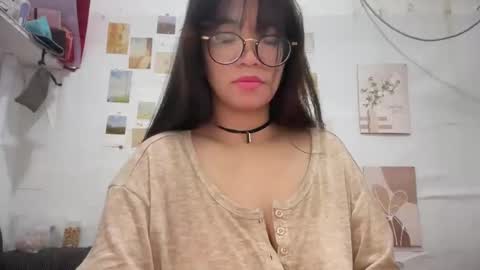 Snapshot of pinkyrosexx chatting on 11-03-25, 05:47 Rose online show from 11-03-25, 05:47