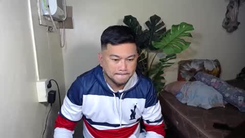 Snapshot of pinoy041087 chatting on 10-08-25, 10:24 pinoy041087 online show from 10-08-25, 10:24