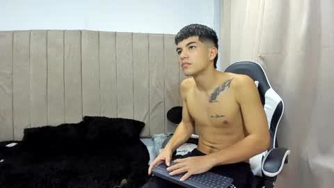 Snapshot of pipe_hot04 chatting on 05-09-26, 02:50 pipe hot04 online show from 05-09-26, 02:50