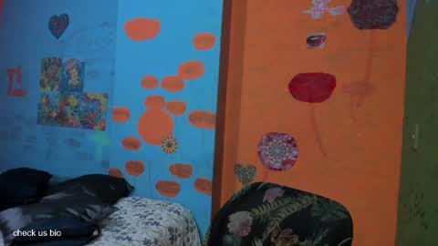Snapshot of pipeshowtime chatting on 05-04-26, 04:25 VALENTINA y PIPE online show from 05-04-26, 04:25