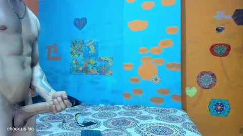 Snapshot of pipeshowtime chatting on 06-01-26, 06:31 VALENTINA y PIPE online show from 06-01-26, 06:31