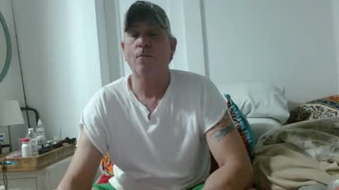 Snapshot of pirate334 chatting on 04-19-26, 01:05 pirate334 online show from 04-19-26, 01:05
