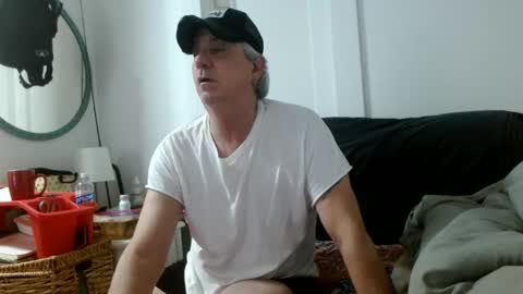 Snapshot of pirate334 chatting on 05-12-26, 03:20 pirate334 online show from 05-12-26, 03:20