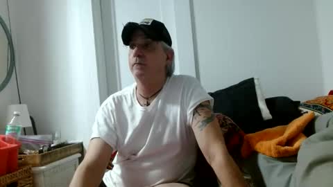 Snapshot of pirate334 chatting on 05-25-26, 04:29 pirate334 online show from 05-25-26, 04:29