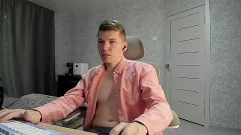 Snapshot of pirremeow chatting on 05-05-26, 06:10 Pierre online show from 05-05-26, 06:10
