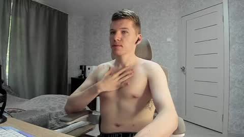Snapshot of pirremeow chatting on 05-14-26, 07:26 Pierre online show from 05-14-26, 07:26