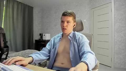 Snapshot of pirremeow chatting on 05-21-26, 09:38 Pierre online show from 05-21-26, 09:38