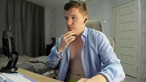 Snapshot of pirremeow chatting on 05-30-26, 06:43 Pierre online show from 05-30-26, 06:43