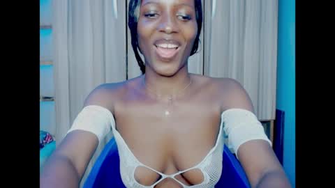 Snapshot of pixie_pulse chatting on 05-22-26, 08:21 Ella online show from 05-22-26, 08:21